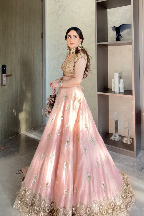 Nikita vasdev in Mahiya