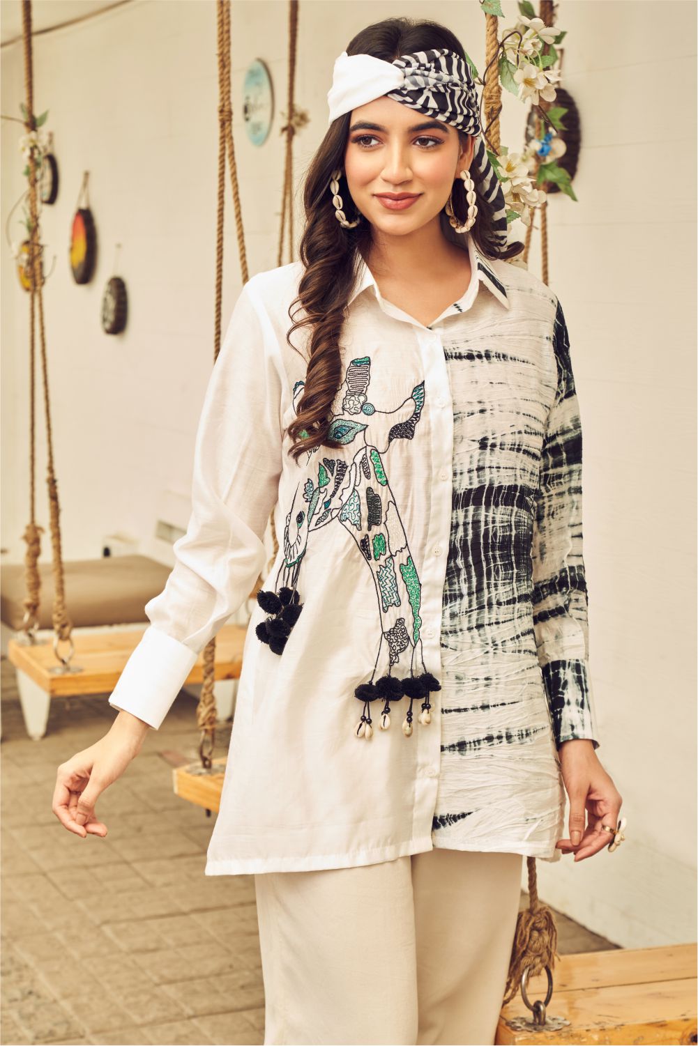 Boho Half And Half Shirt With Embroidered Giraffe (8007390003446)