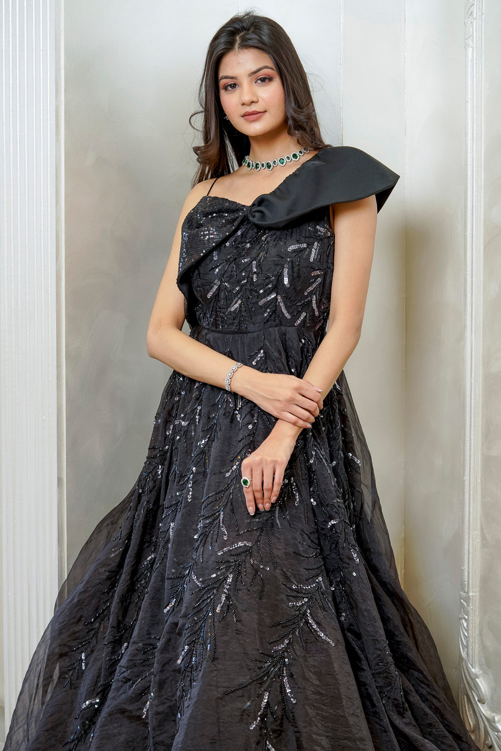 BLACK BOW EMBELLISHED FLARED GOWN (7557888606454)